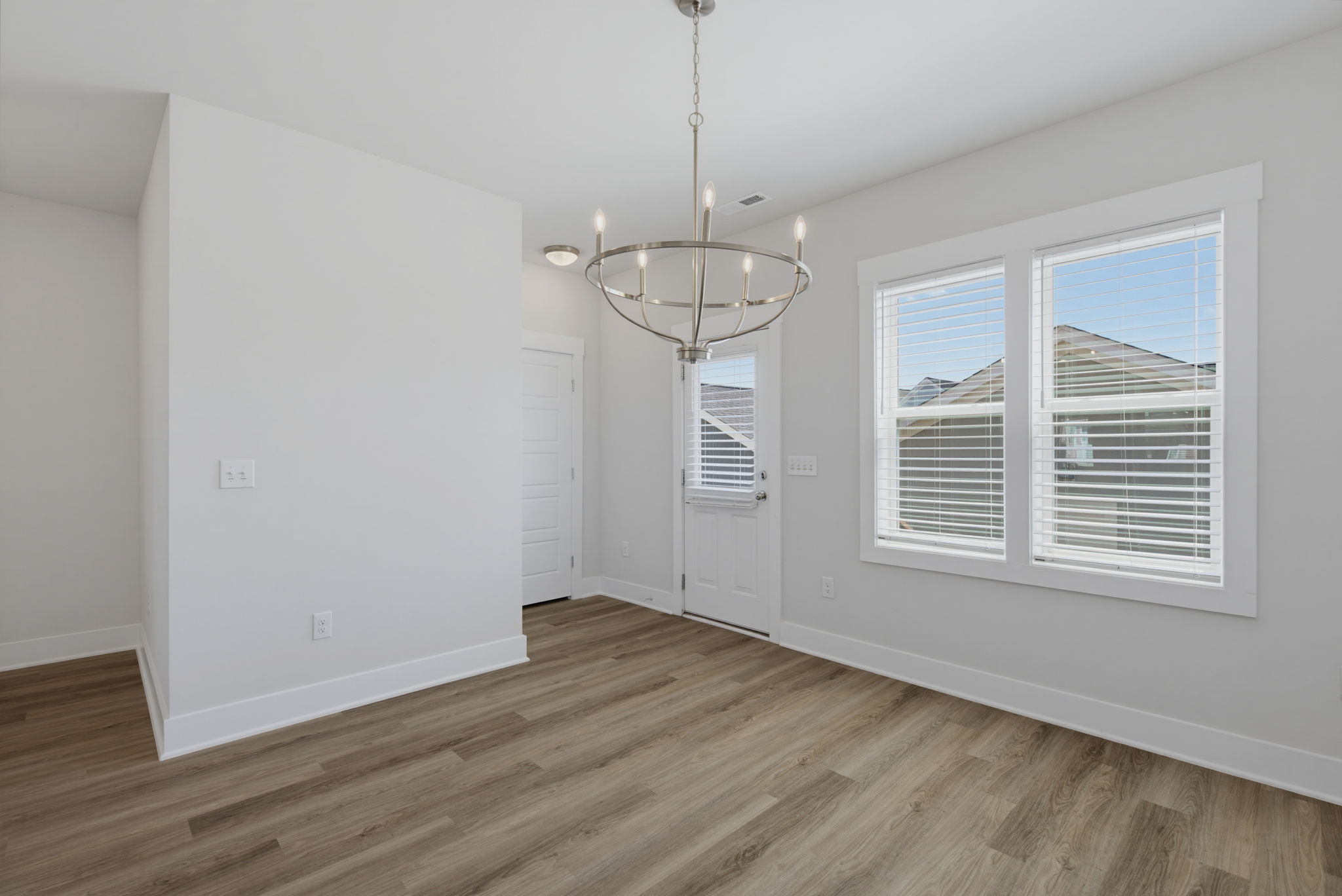 682 Vine Pkwy-16