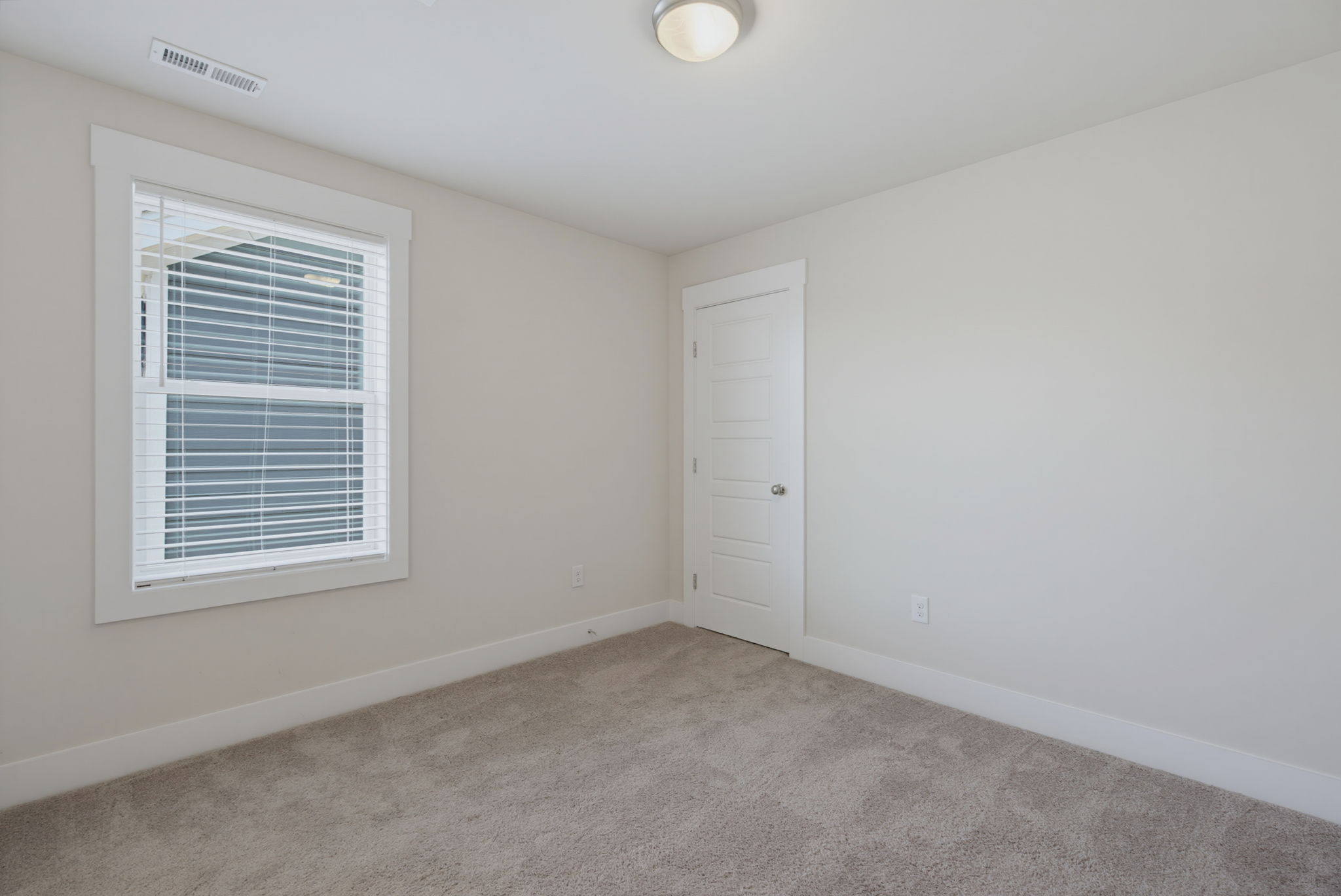 682 Vine Pkwy-20