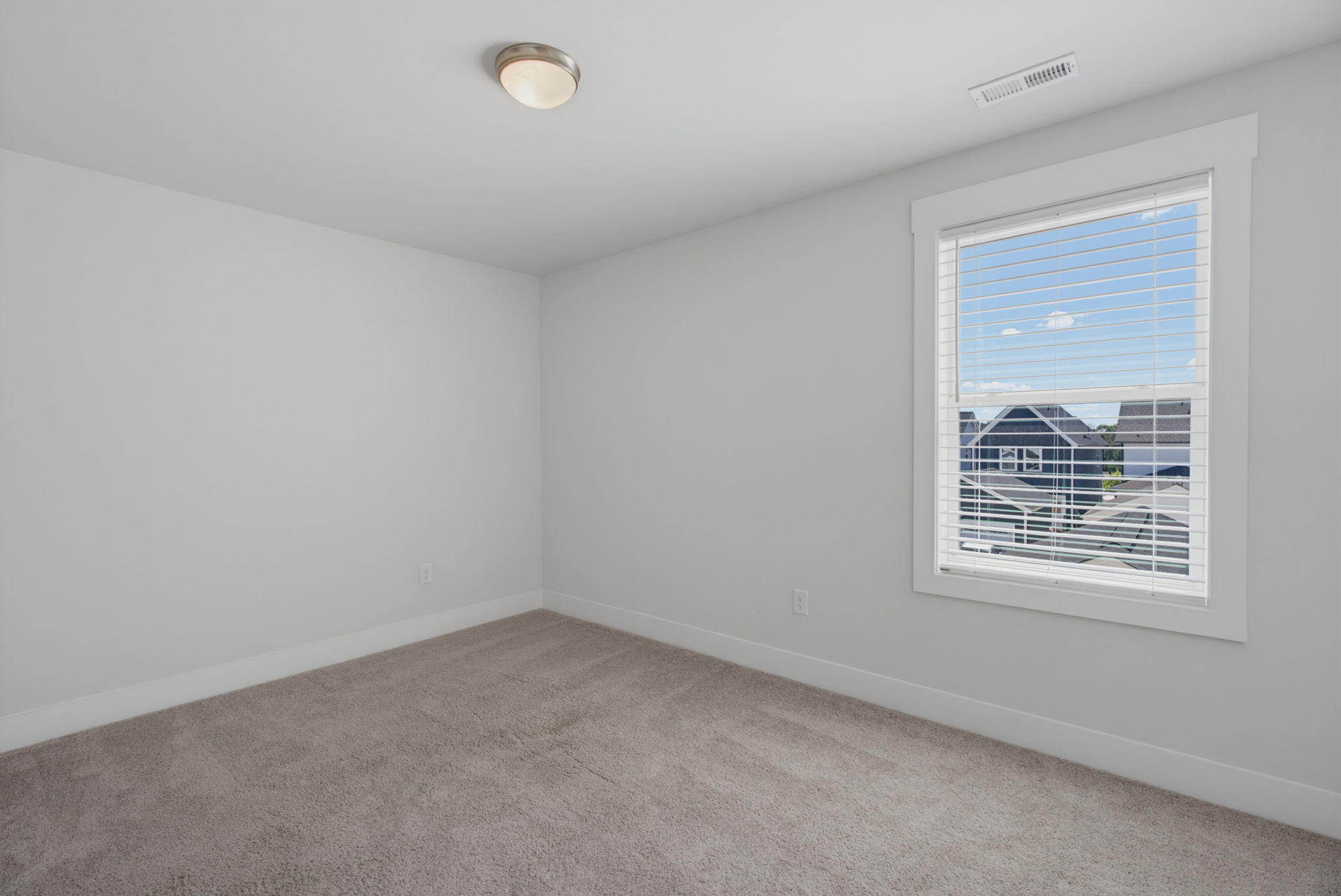 682 Vine Pkwy-23