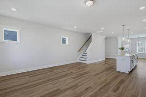 682 Vine Pkwy-8