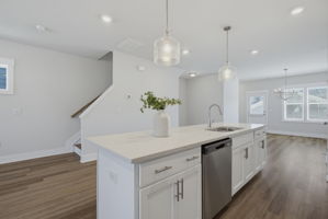 682 Vine Pkwy-10