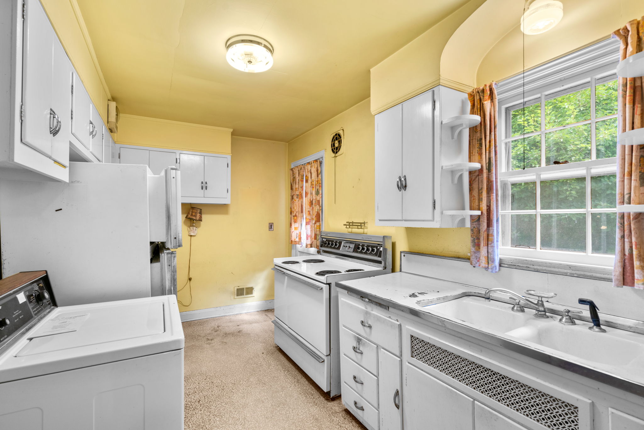 12. Kitchen
