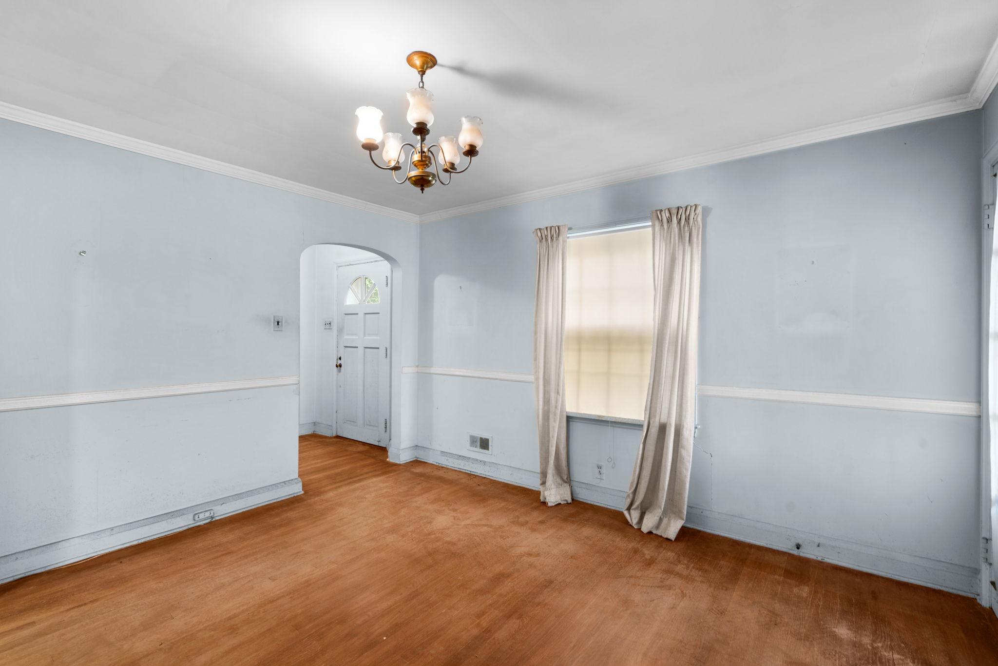 11. Dining room