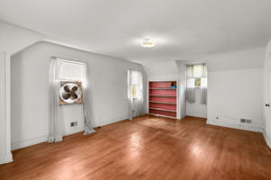 18. Upper bedroom