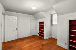 25. Upper bedroom