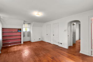 19. Upper bedroom