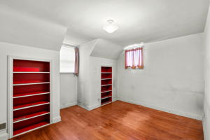 23. Upper bedroom