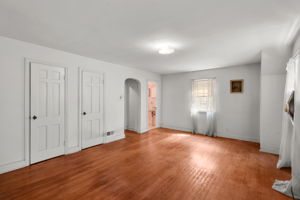 20. Upper bedroom