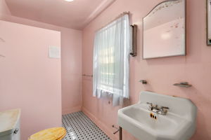 21. Upper bath