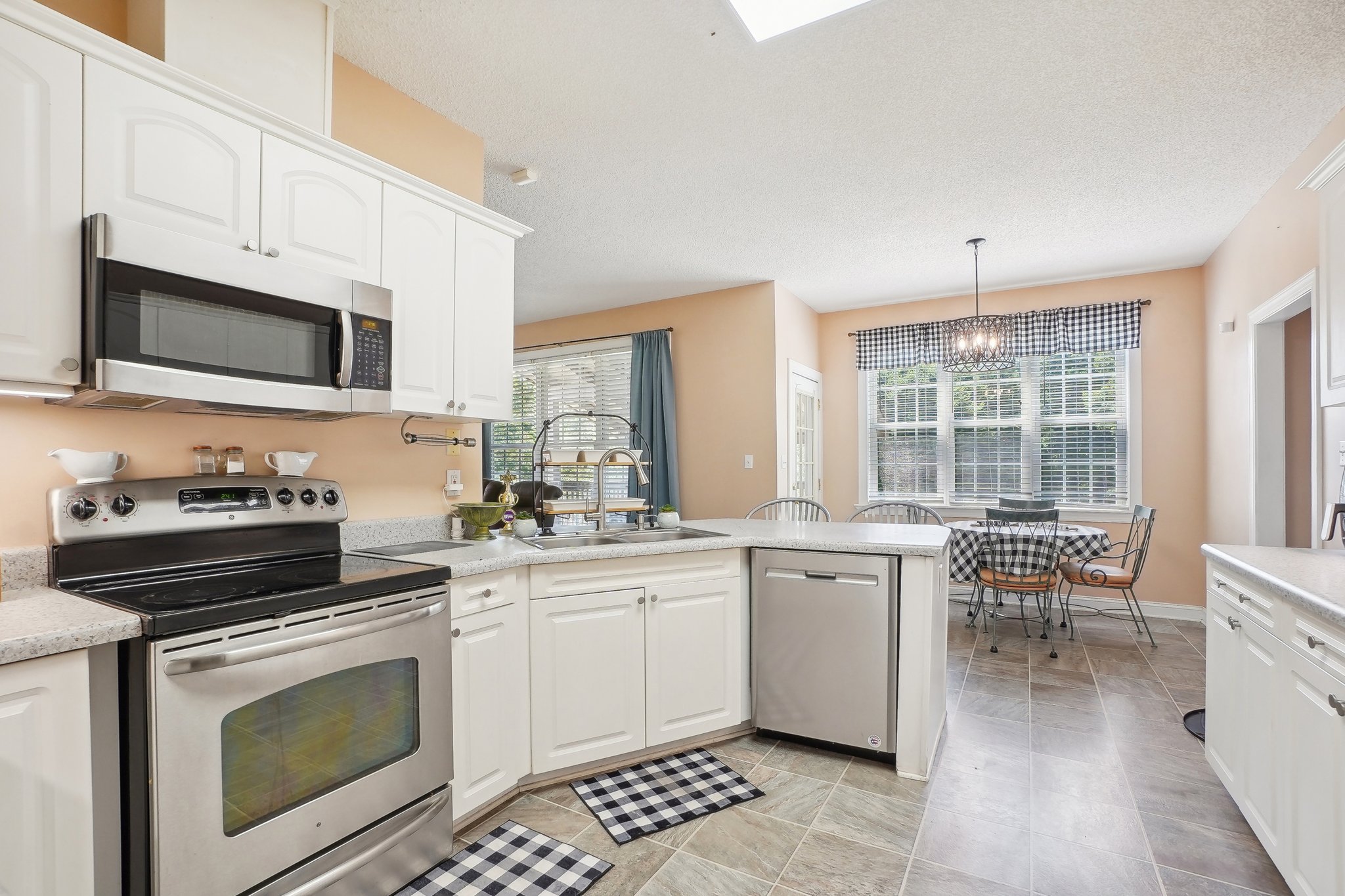 683 Castleberry Rd, Clayton, NC 27527 ShowingTime+ Listing Media Services