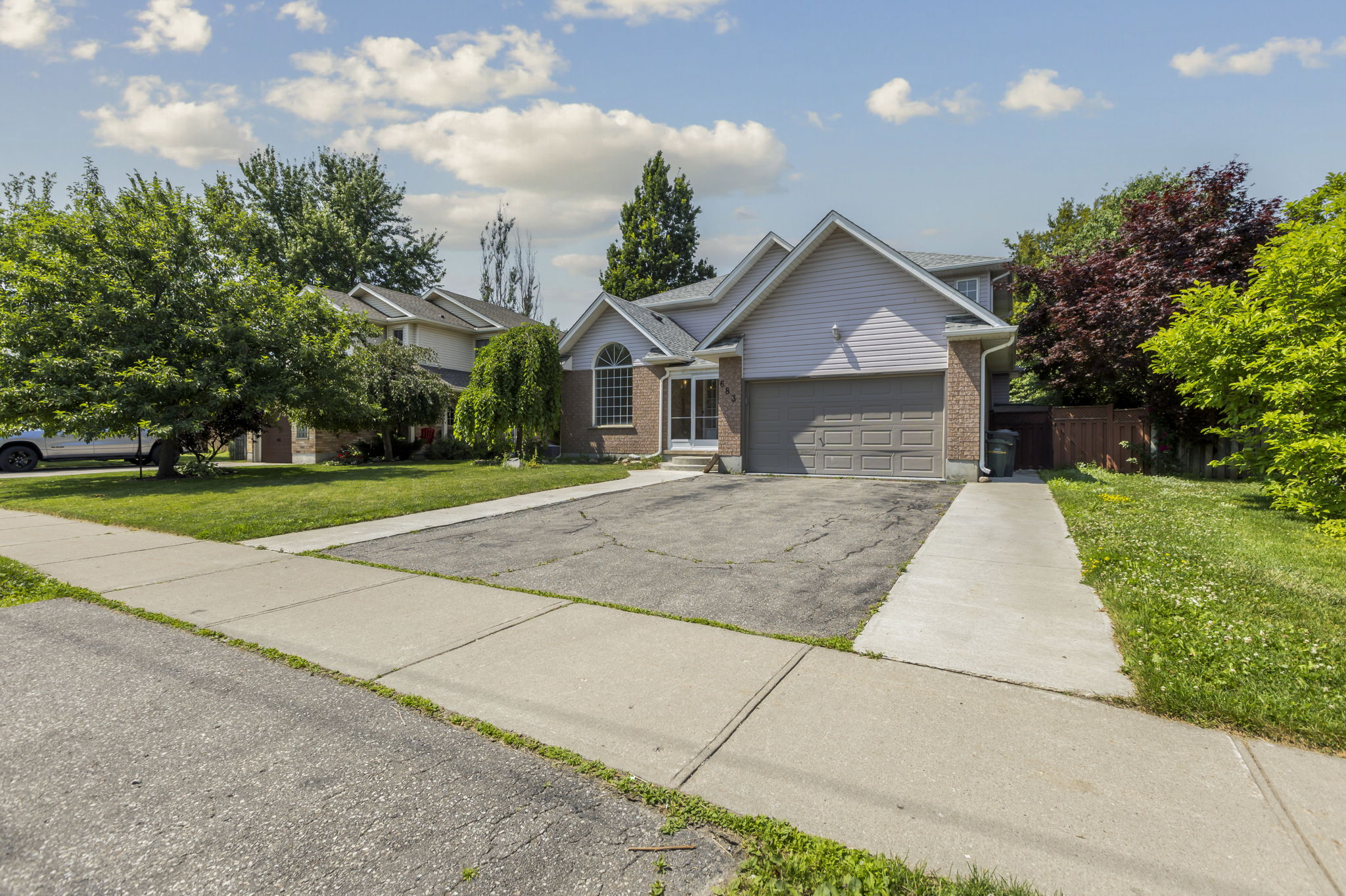 683 Willow Rd Guelph, ON N1H 8K2