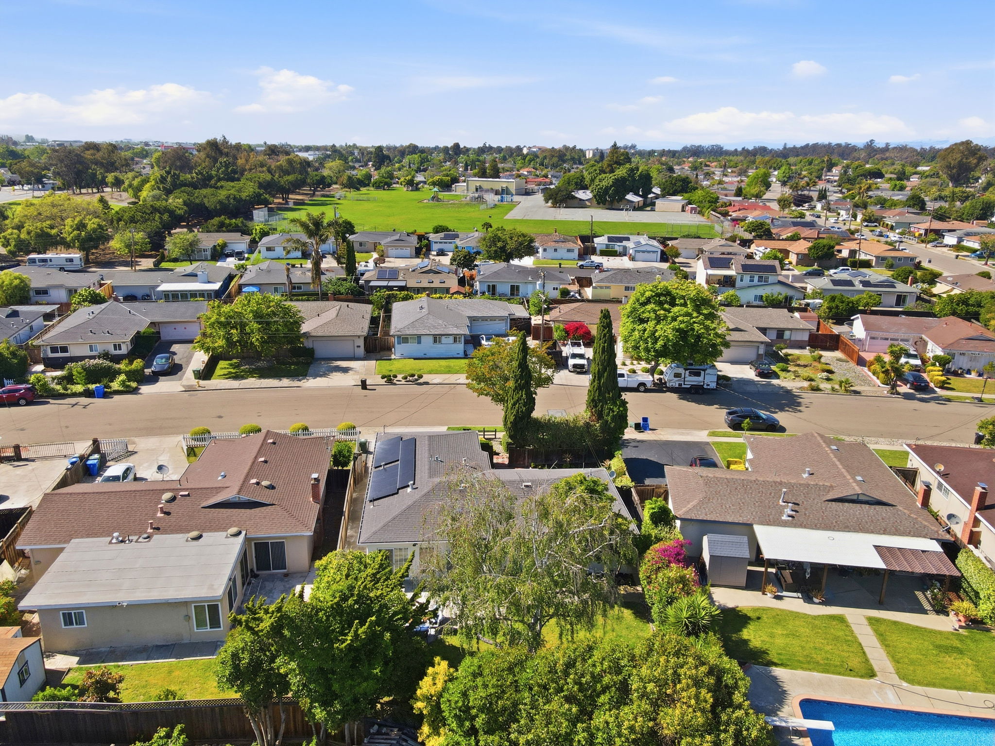 010_F8_AERIAL_6830 Rochelle Ave