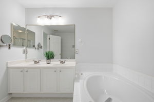 684 Heathwalk Mews -033