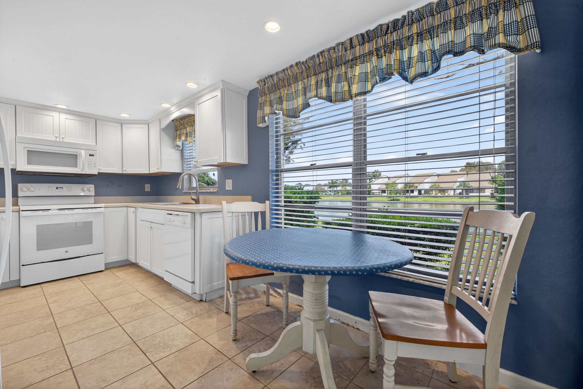 Breakfast Nook 1 of 2