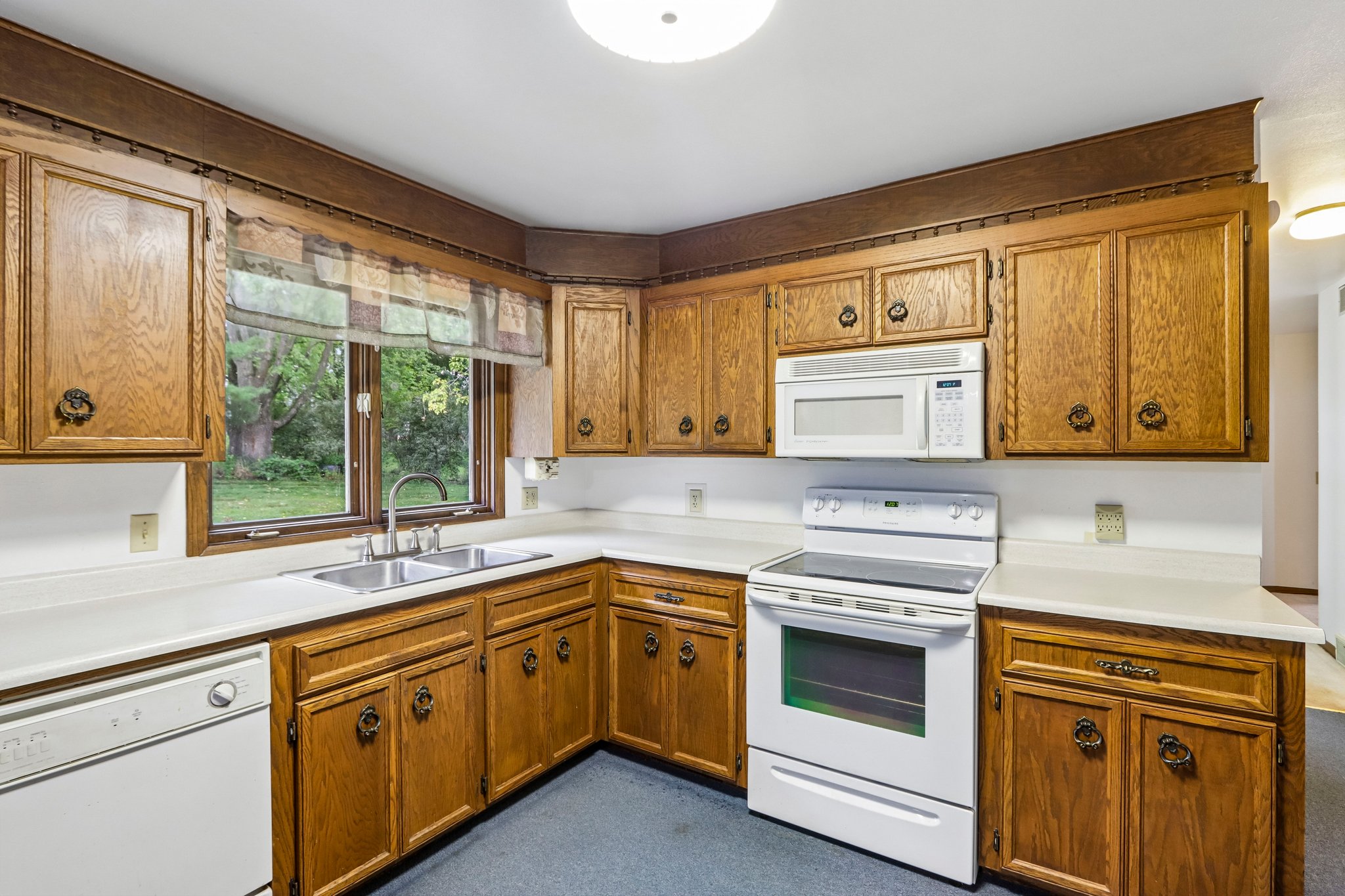 Oak Dr-S1809-015.jpg