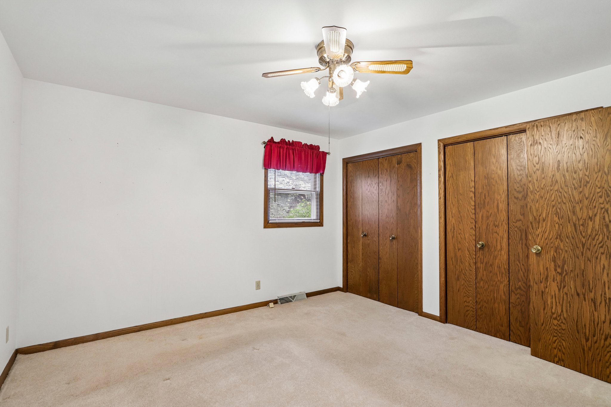 Oak Dr-S1809-029.jpg