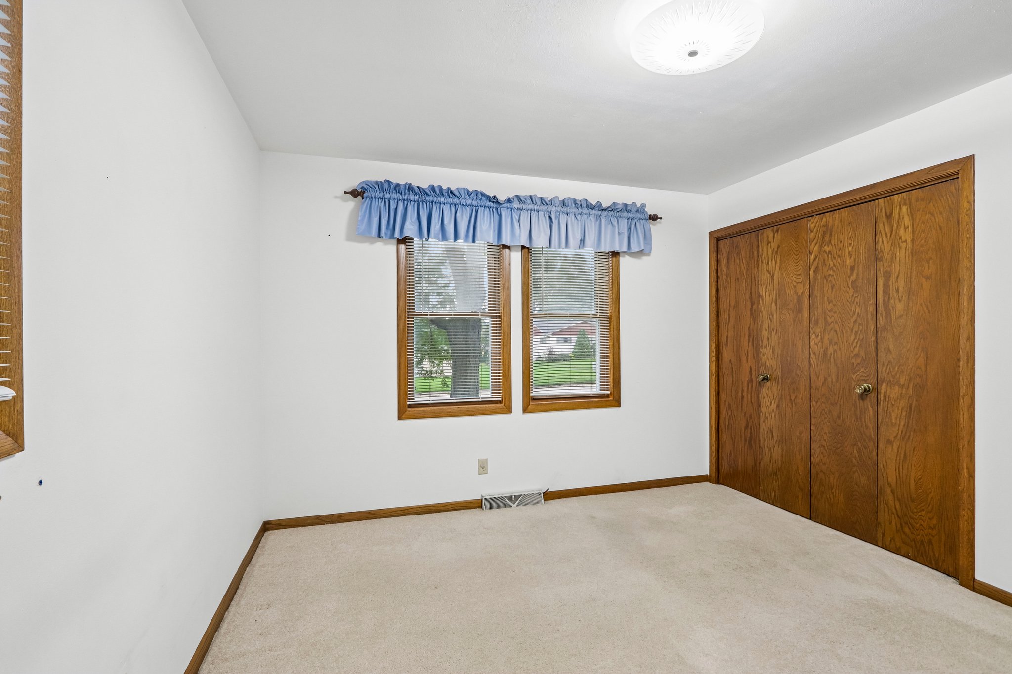 Oak Dr-S1809-034.jpg