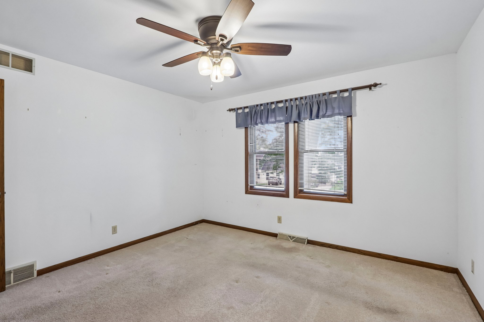 Oak Dr-S1809-038.jpg