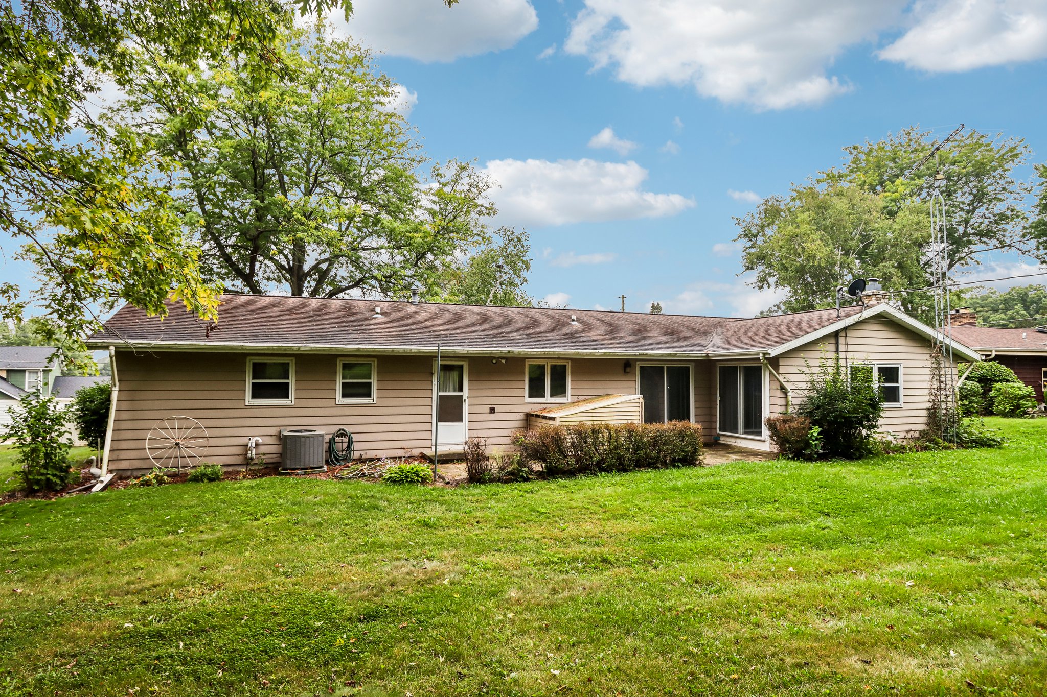 Oak Dr-S1809-044.jpg