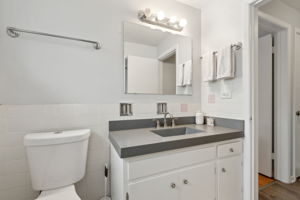 6851 W Gunnison St Unit 2-2205-025