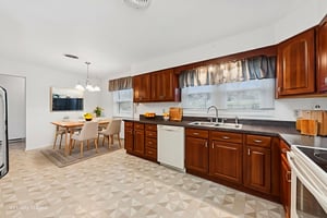 MIS_2990 virtually staged.jpeg