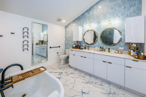 Master Bathroom1a