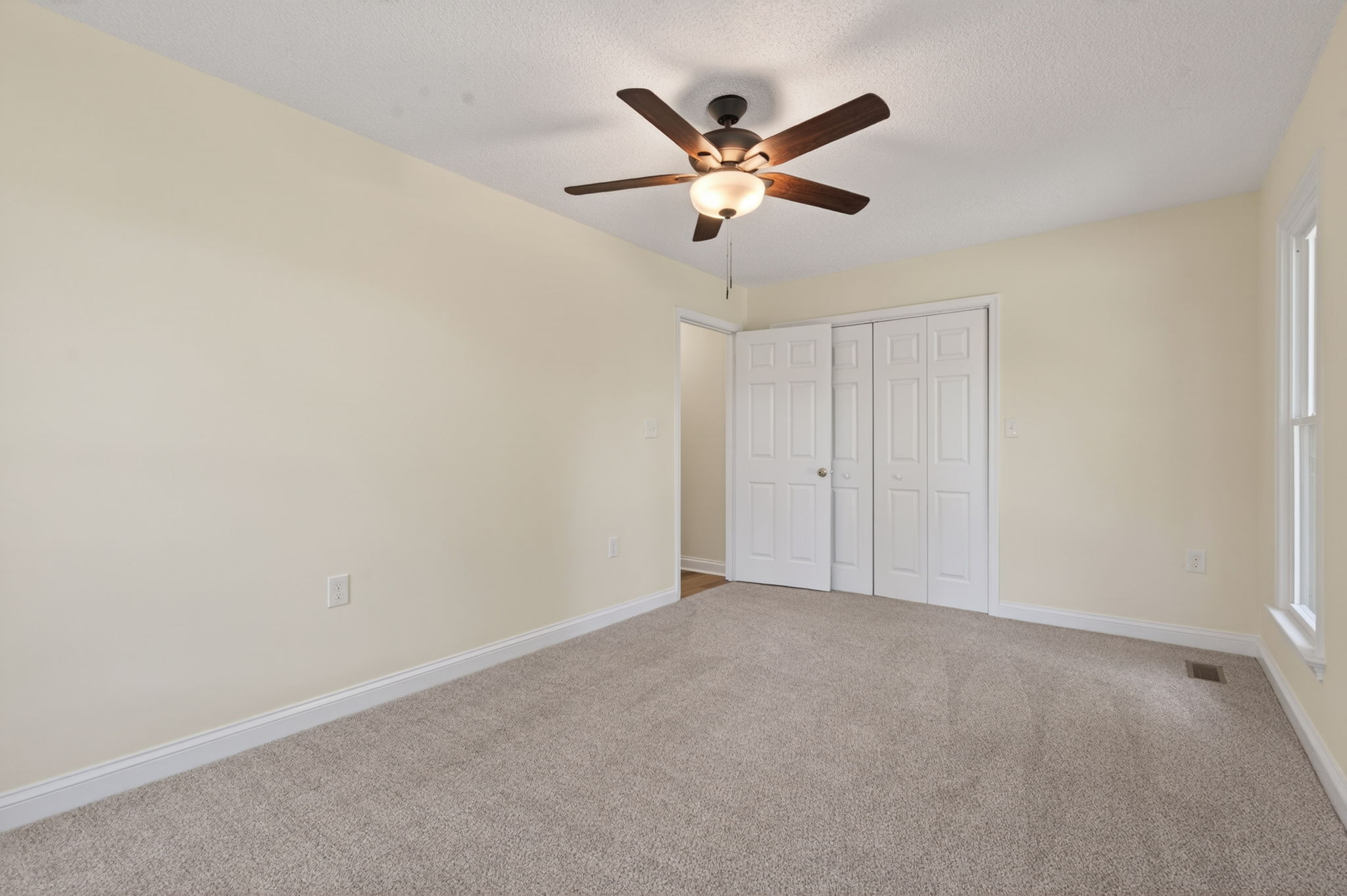Guest Bedroom (Downstairs)