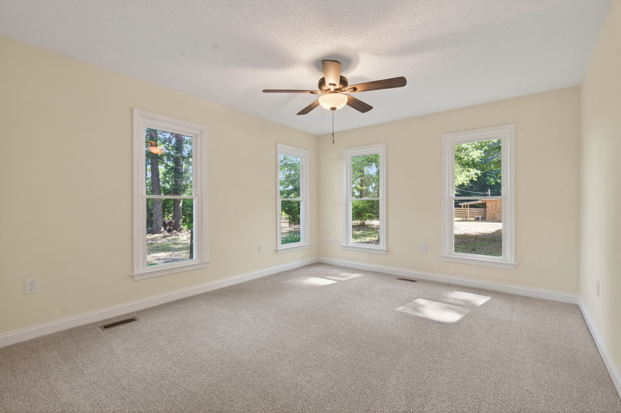 Guest Bedroom (Downstairs)