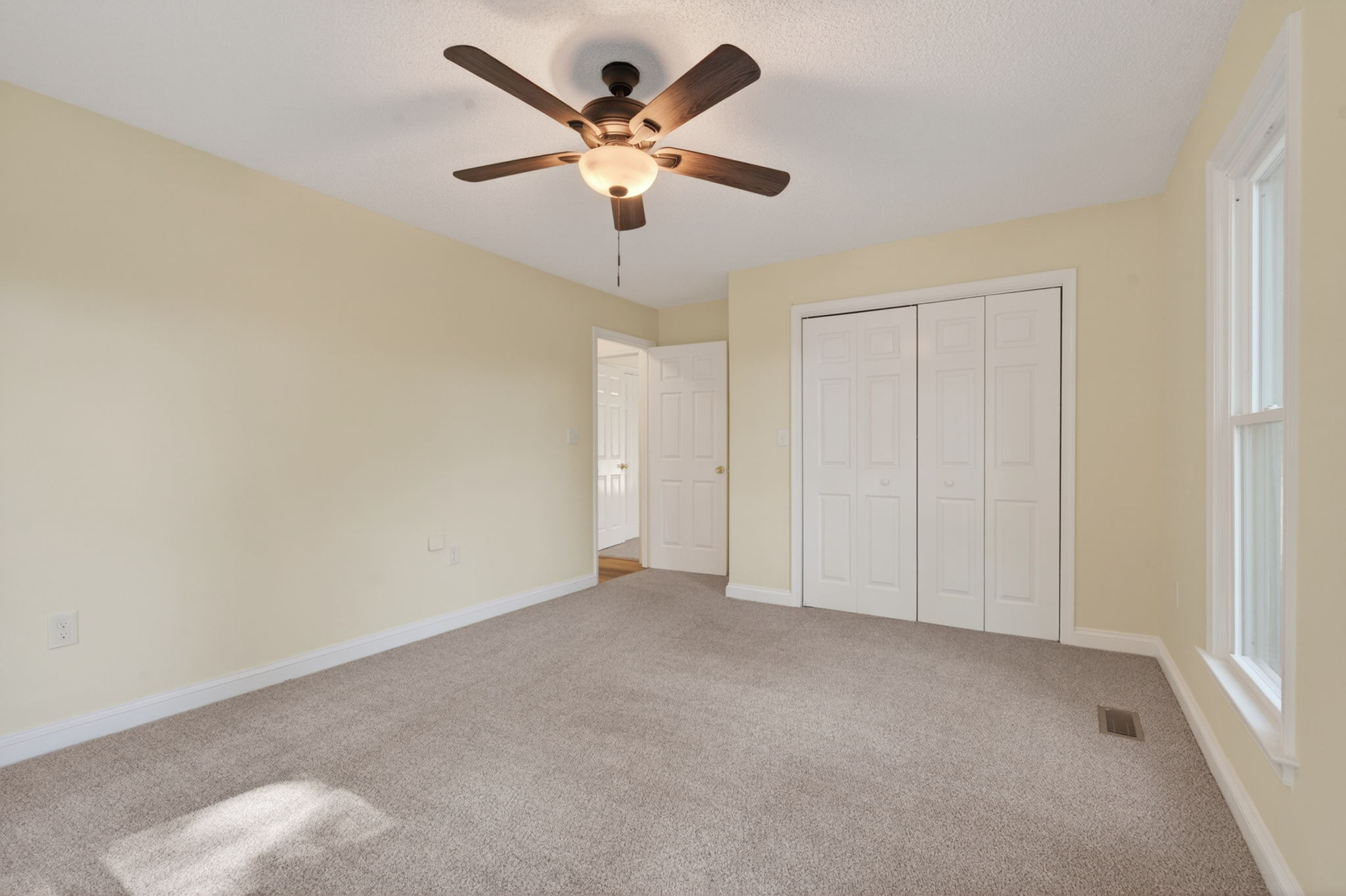 Guest Bedroom (Downstairs)