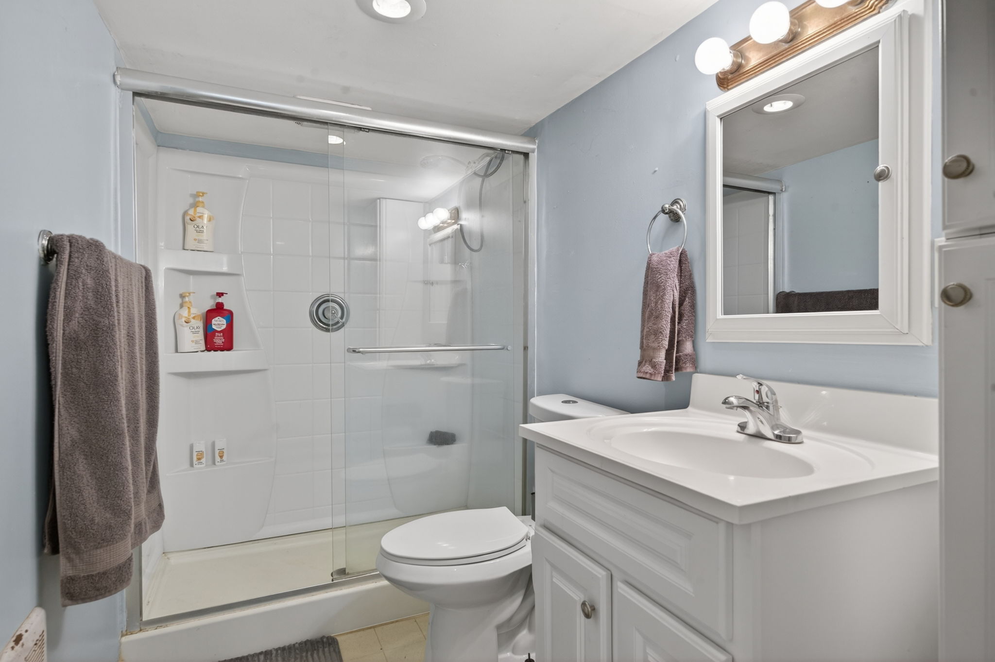 Barn Apartment Full Bathroom