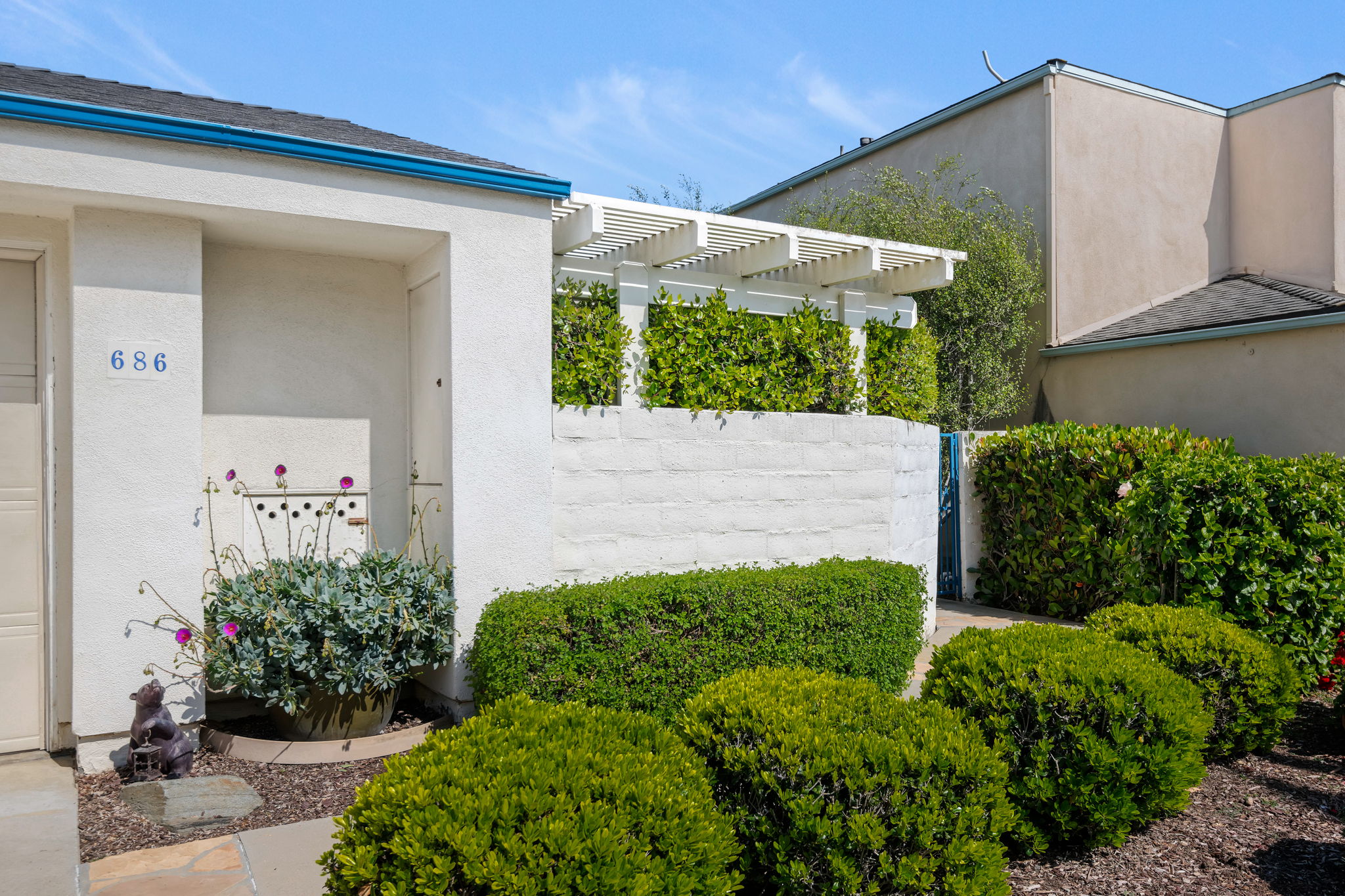 03 - Front Walkway