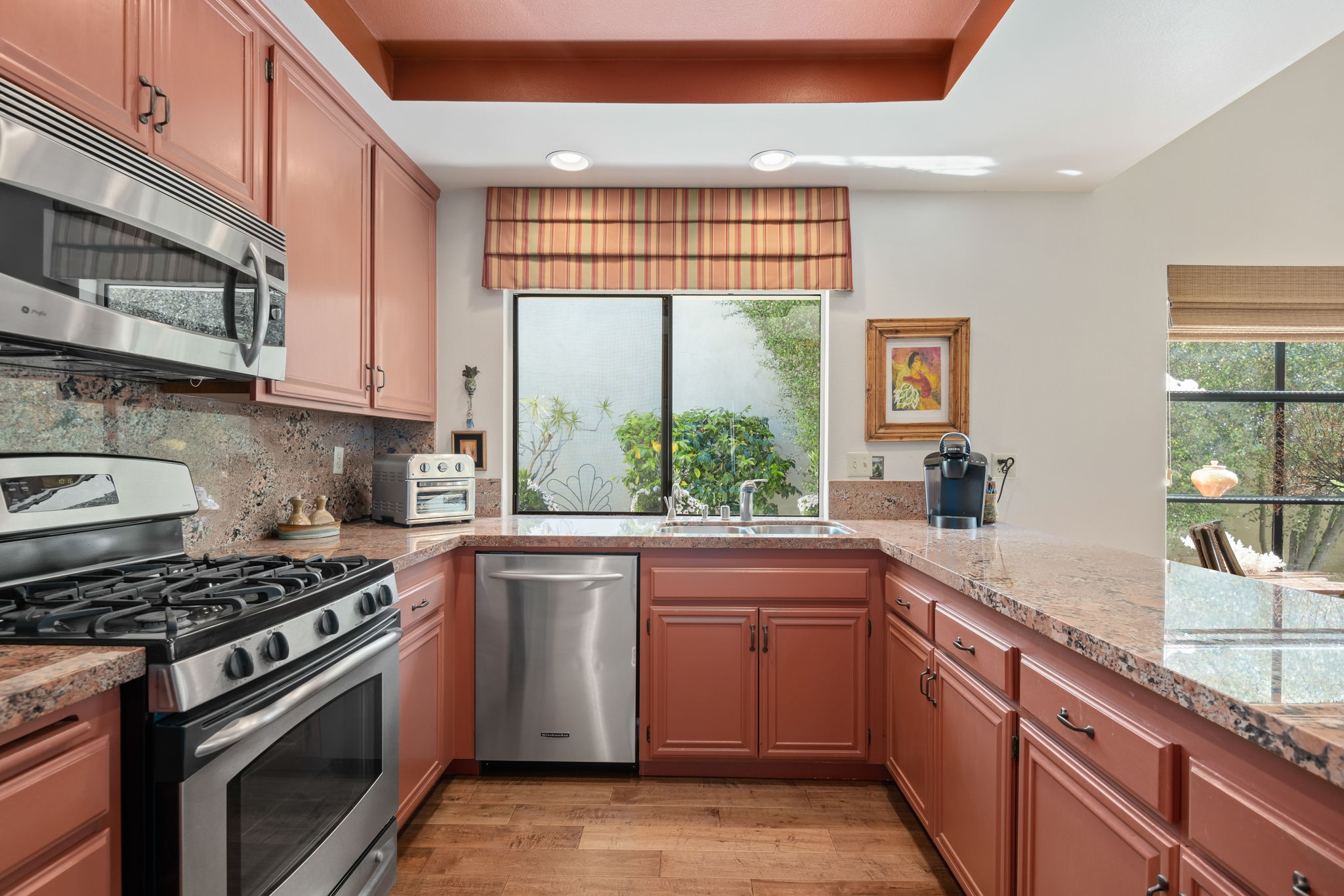 12 - Kitchen