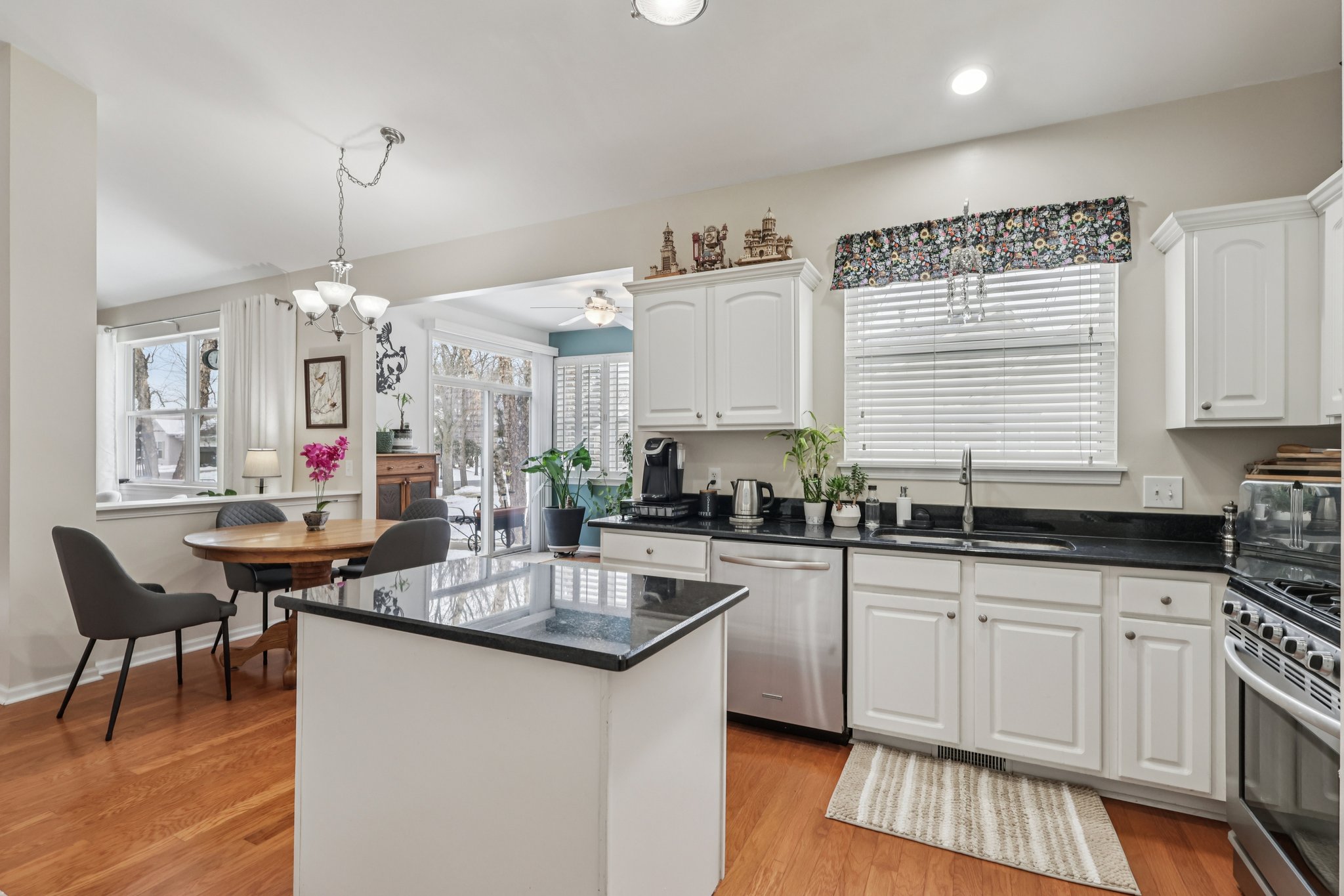 Cadillac Cir-S0302-011.jpg