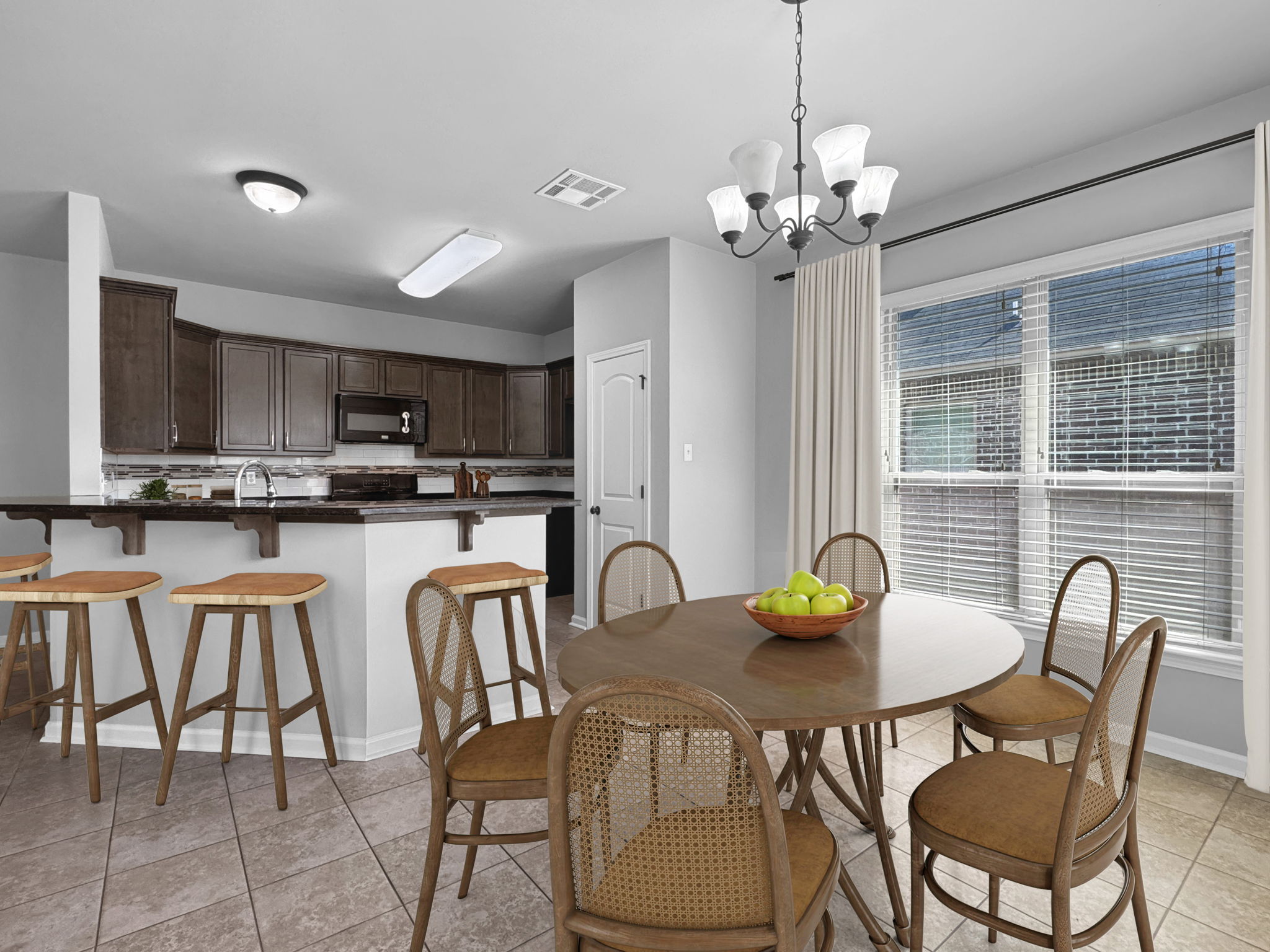 breakfast bar/dining