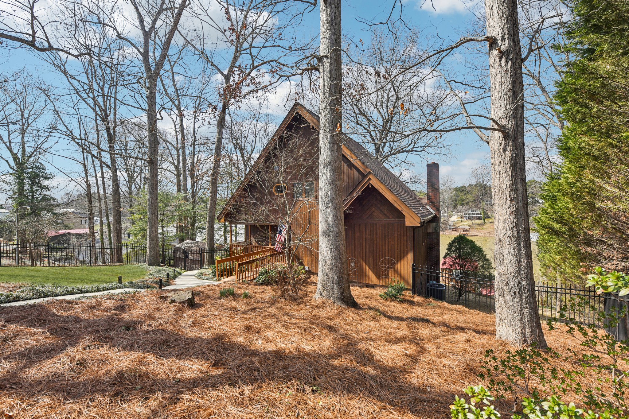 Shade Tree Ln-L0503-002.jpg