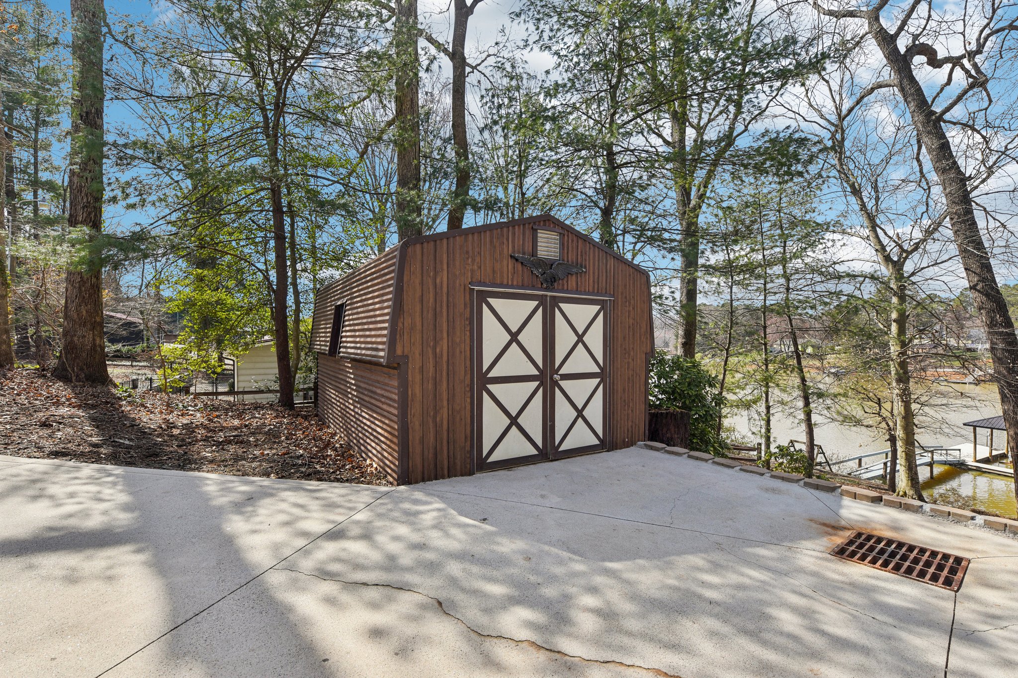 Shade Tree Ln-L0503-004.jpg