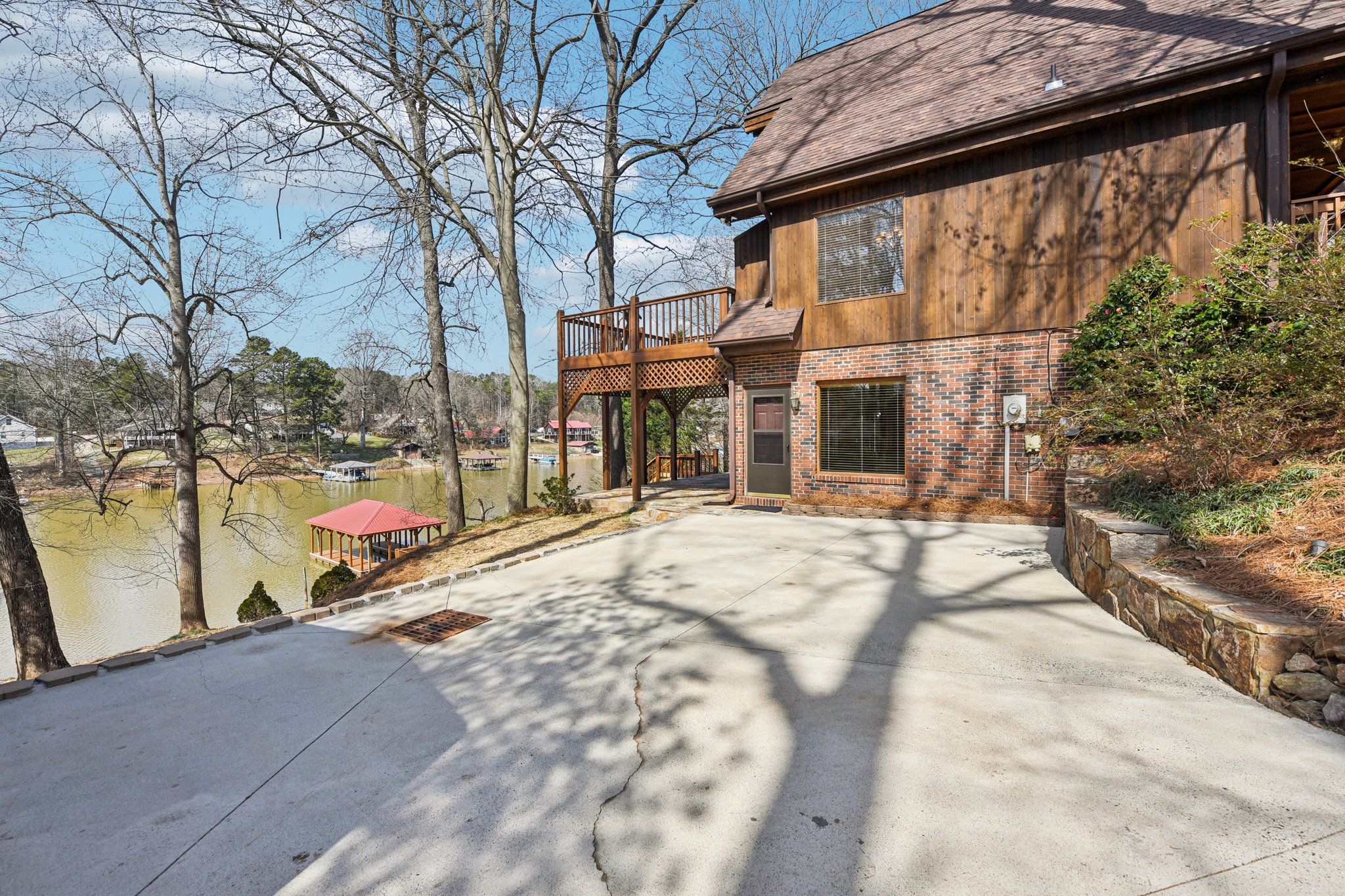 Shade Tree Ln-L0503-005.jpg