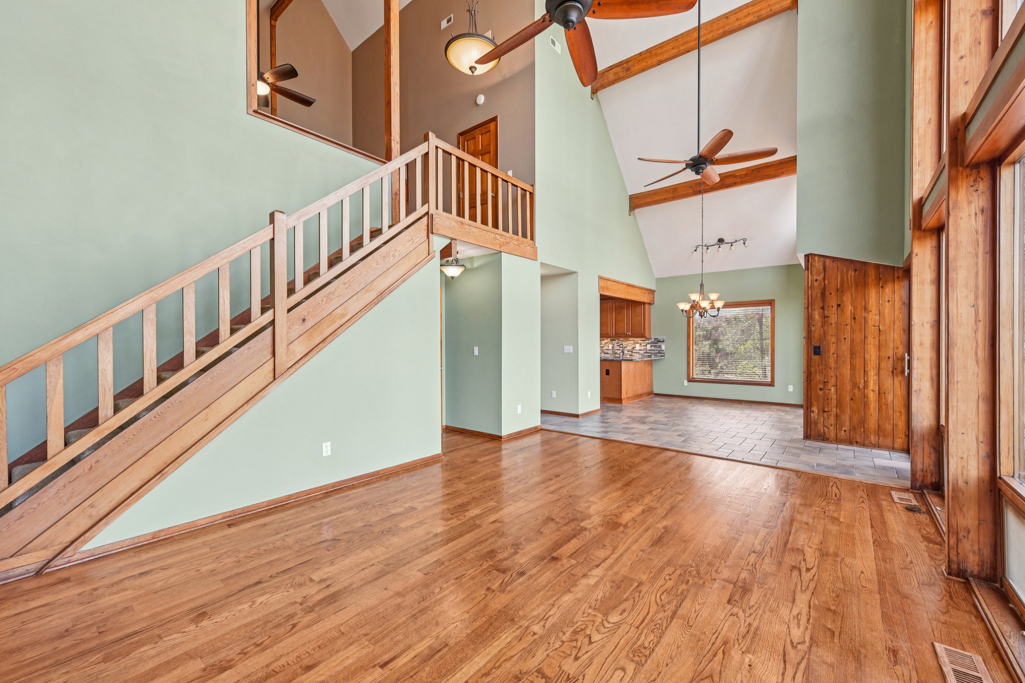 Shade Tree Ln-L0503-009.jpg