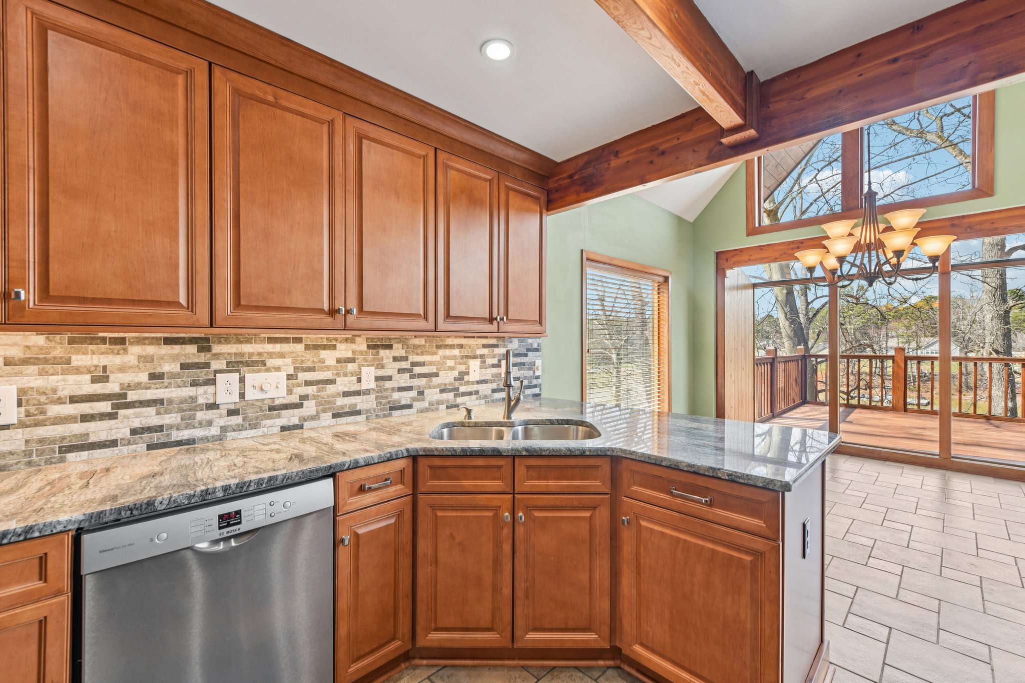 Shade Tree Ln-L0503-014.jpg