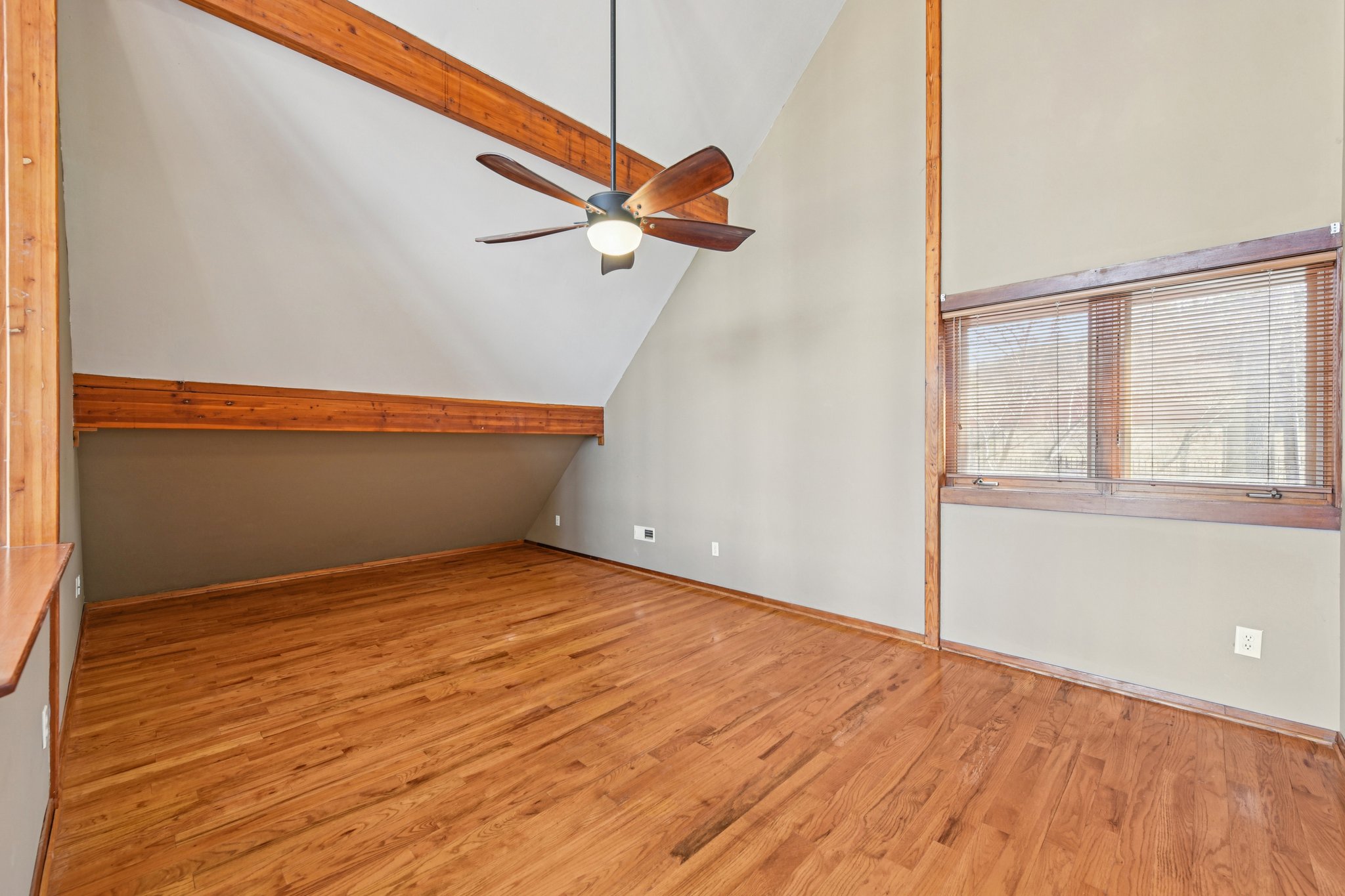 Shade Tree Ln-L0503-017.jpg