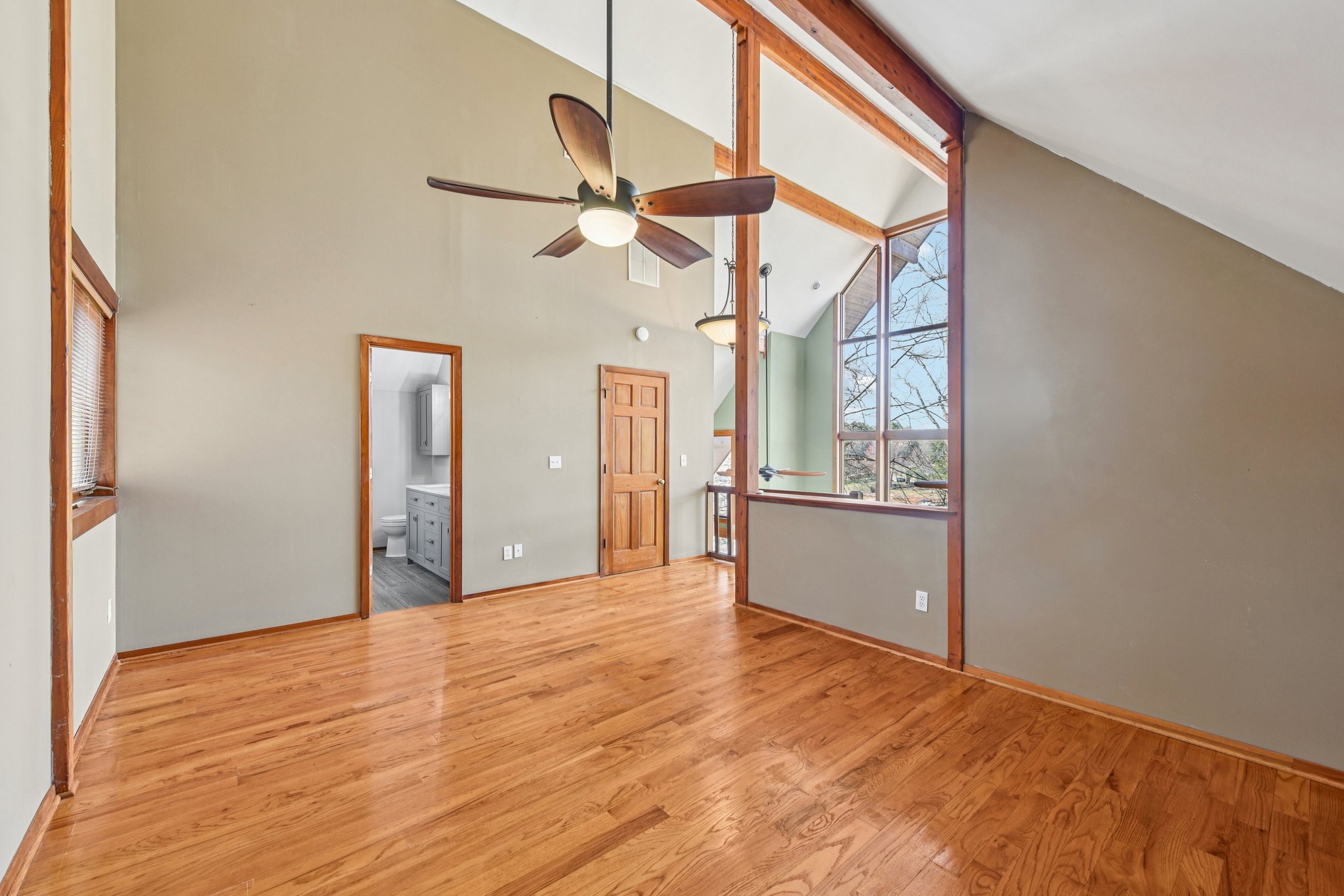 Shade Tree Ln-L0503-019.jpg