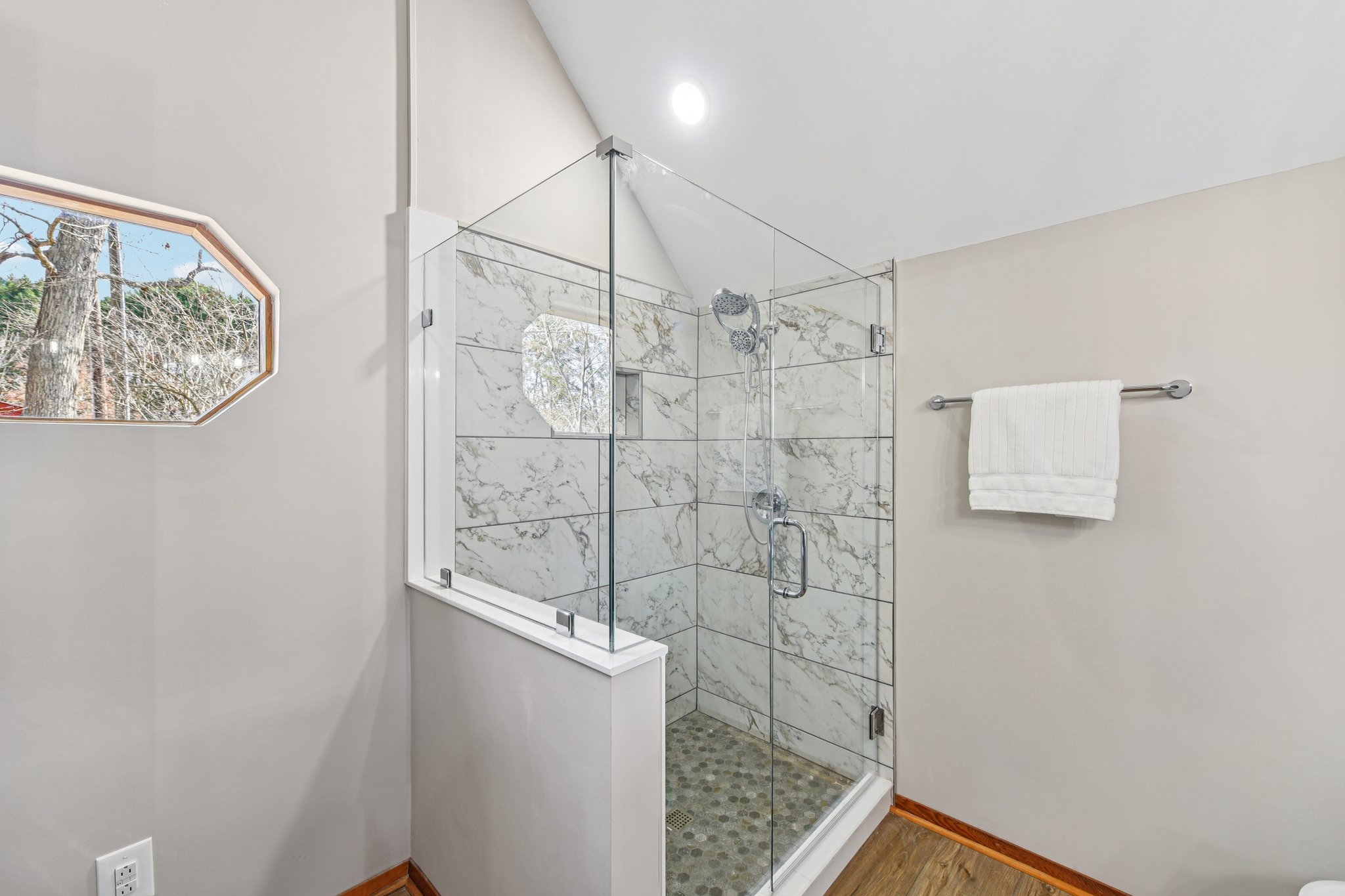 Shade Tree Ln-L0503-022.jpg