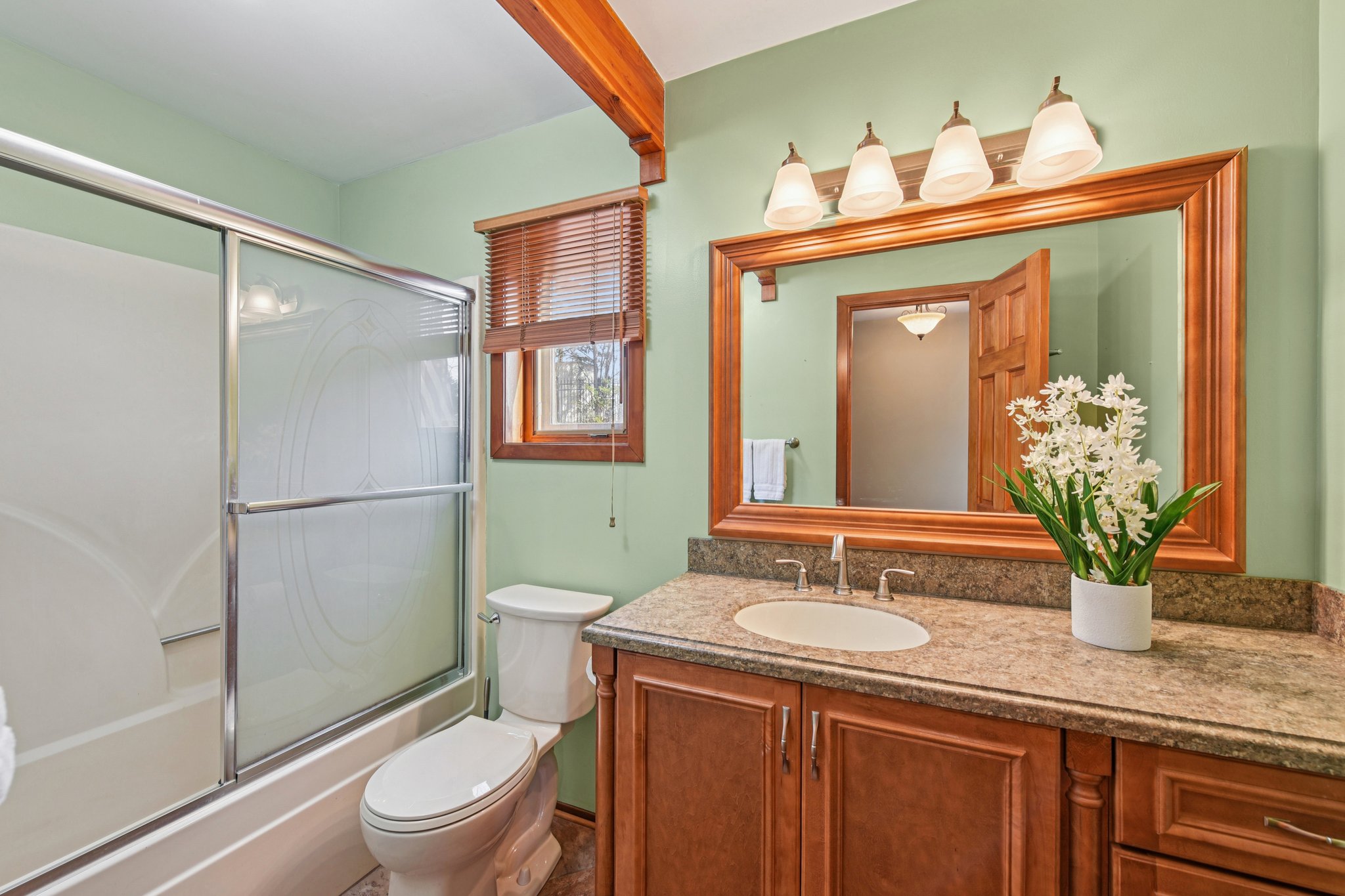 Shade Tree Ln-L0503-023.jpg