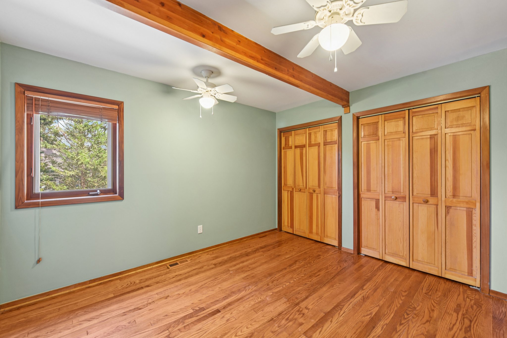 Shade Tree Ln-L0503-025.jpg