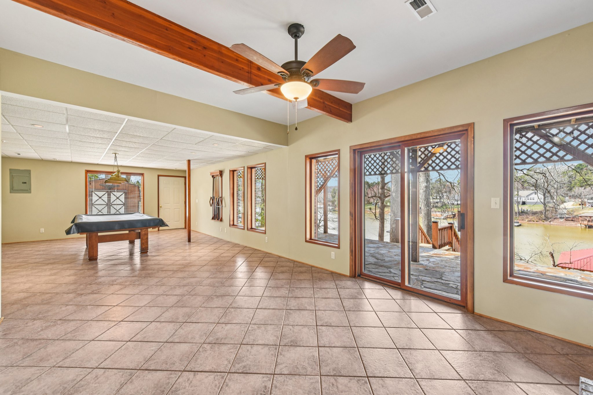 Shade Tree Ln-L0503-027.jpg