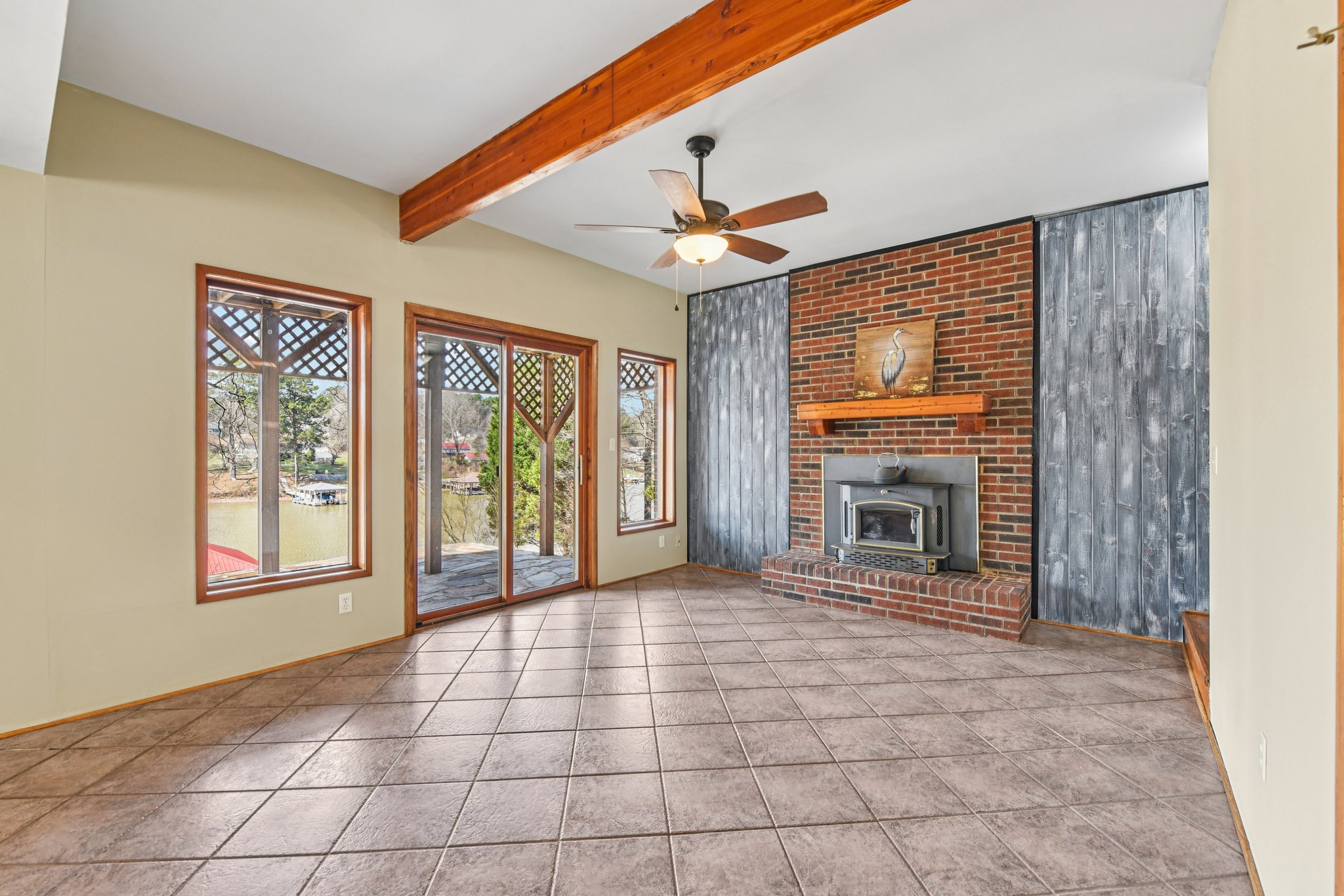 Shade Tree Ln-L0503-031.jpg