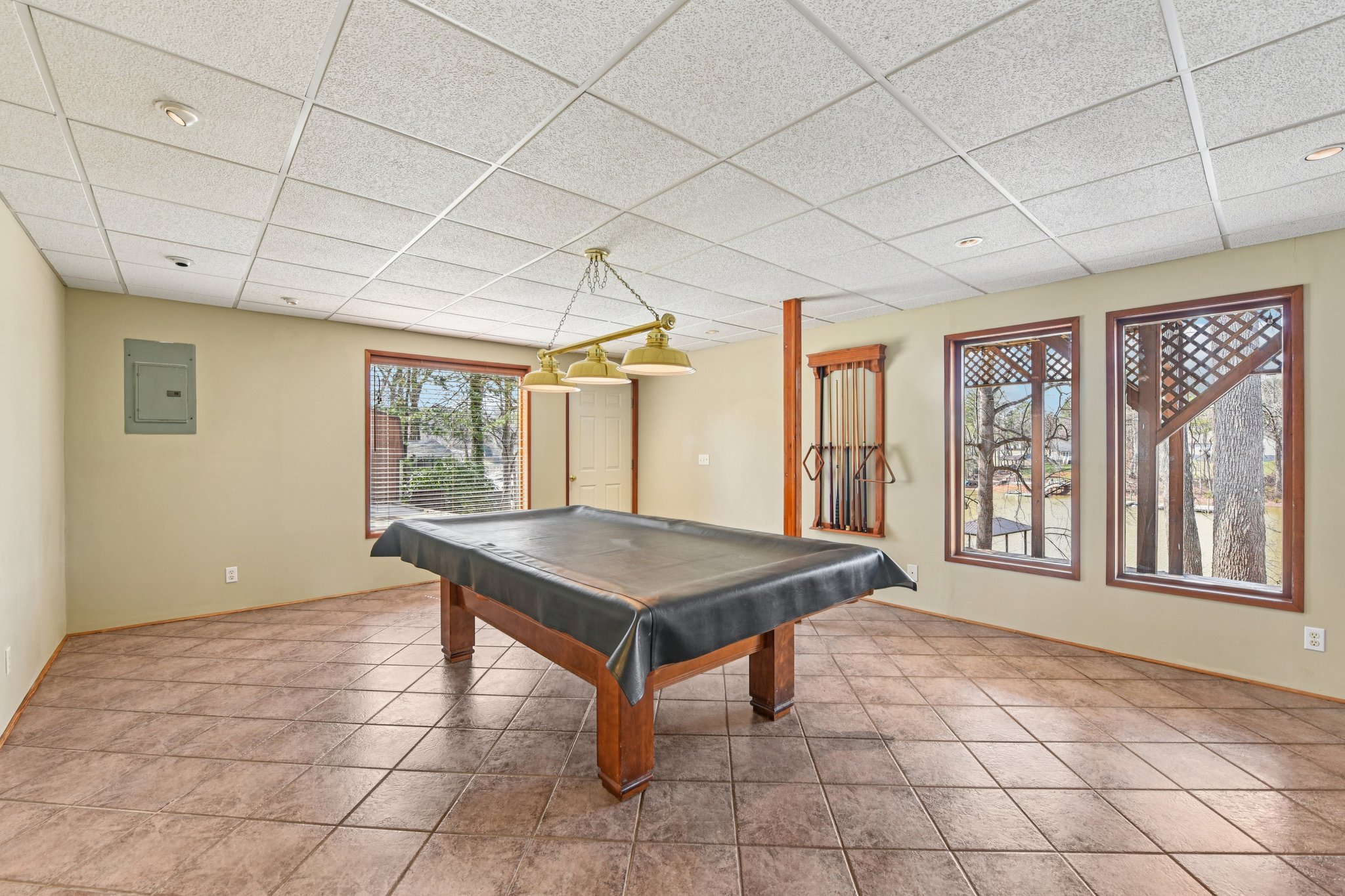 Shade Tree Ln-L0503-032.jpg