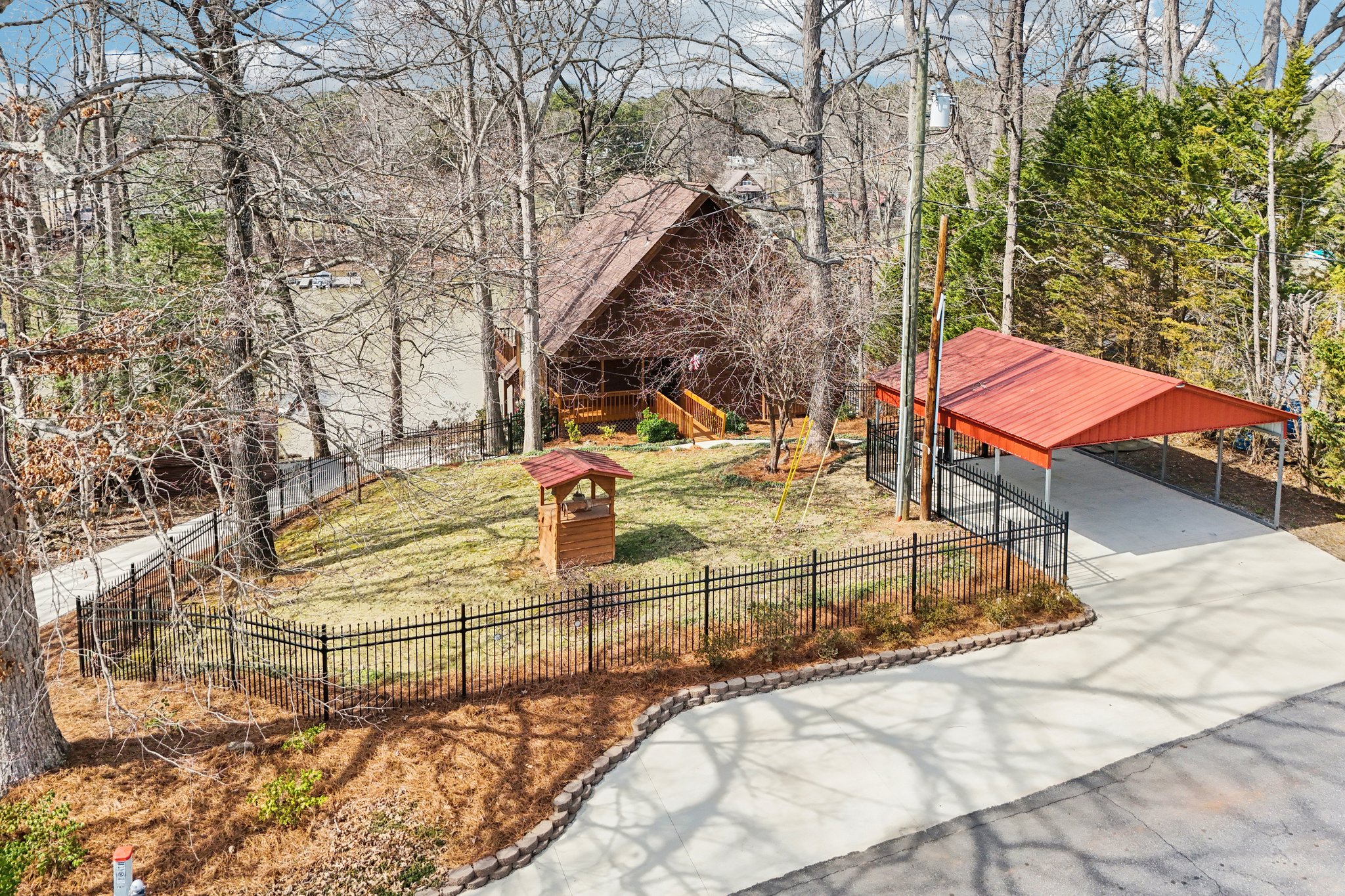 Shade Tree Ln-L0503-046.jpg