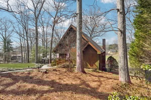 Shade Tree Ln-L0503-002.jpg