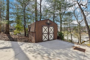 Shade Tree Ln-L0503-004.jpg